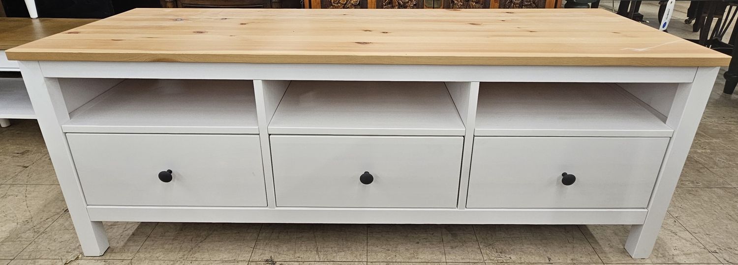 This IKEA Hemnes TV stand