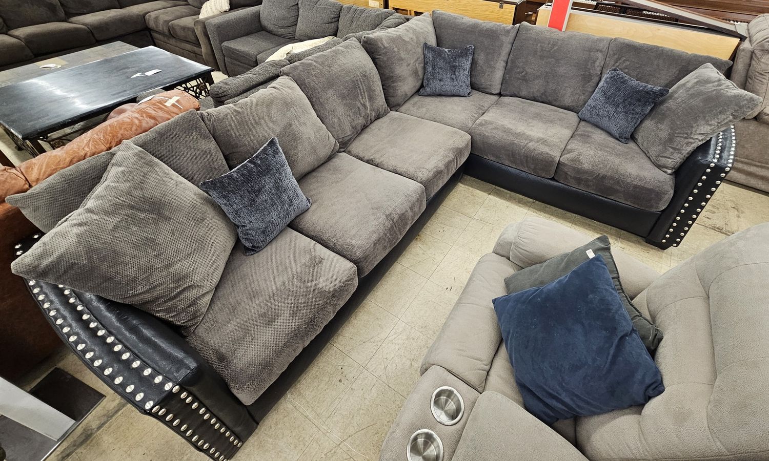 Stylish 2-Piece Sectional