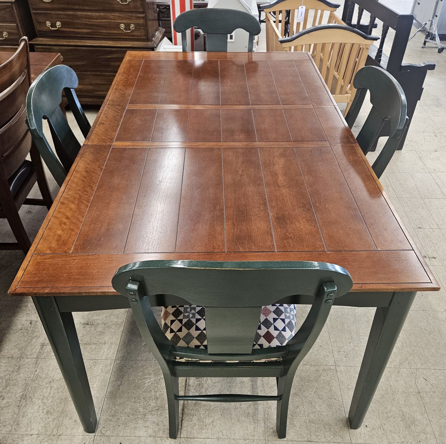 Stunning farmhouse-style dining table set
