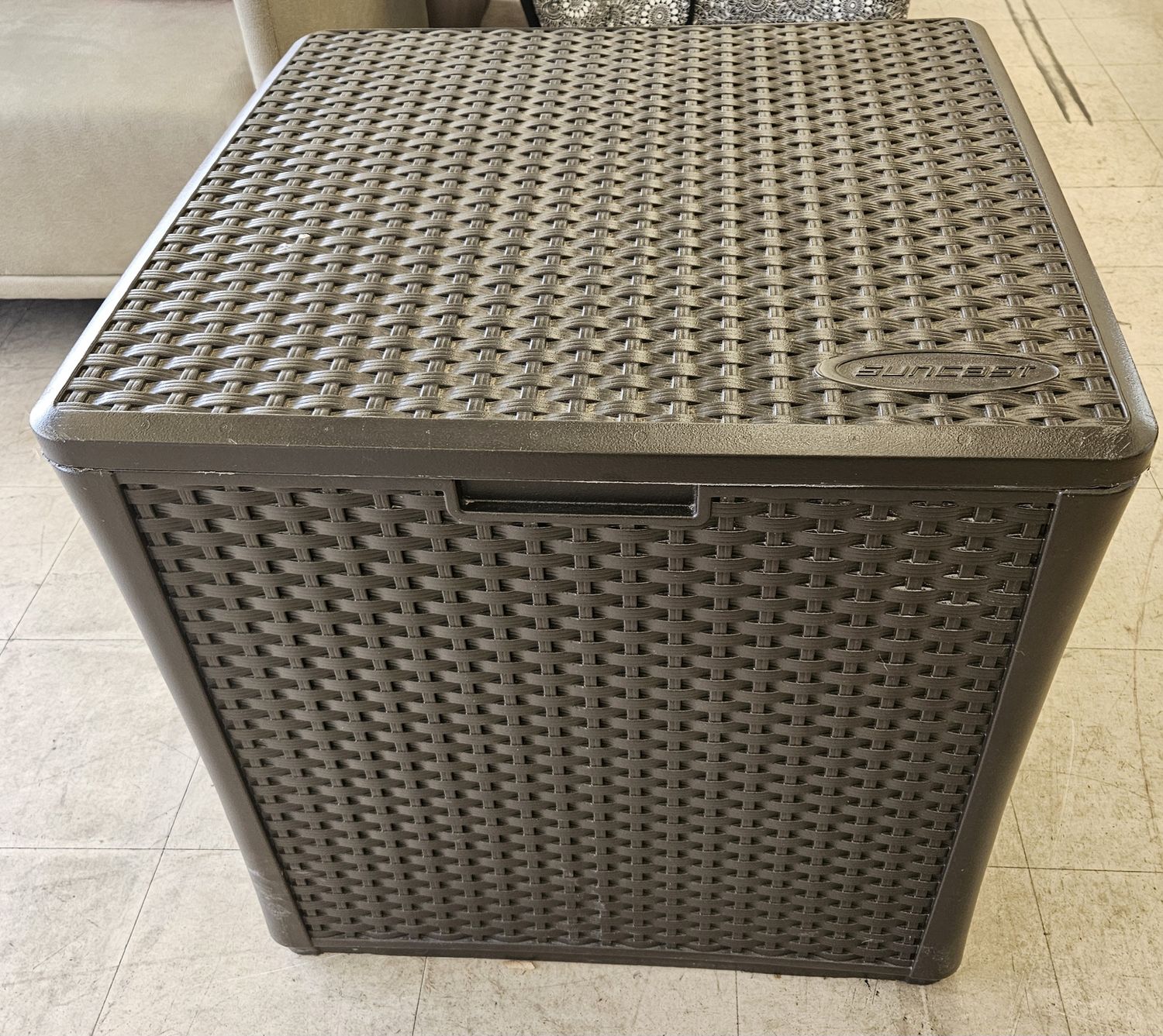 Suncast 60-Gallon Cube Resin Deck Storage Box