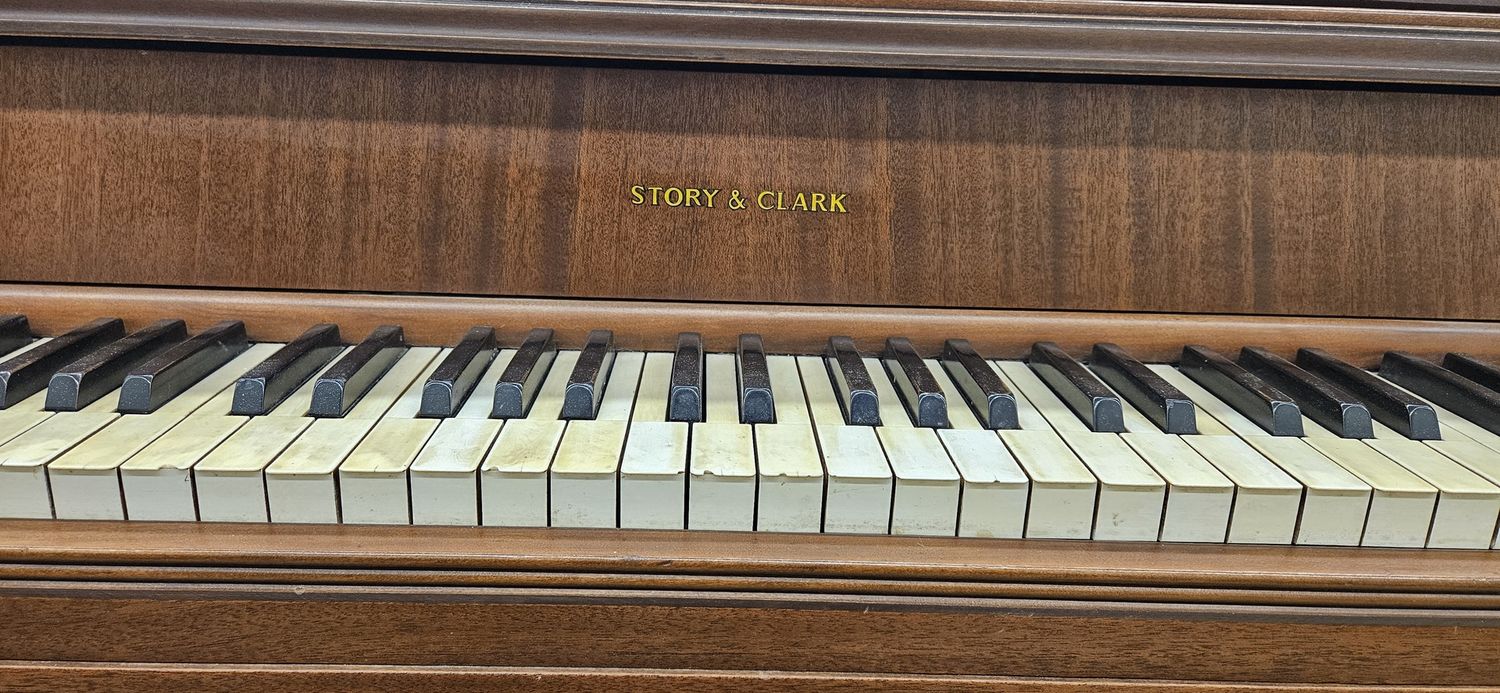 **STORY &amp; CLARK Console Piano *FREE DELIVERY