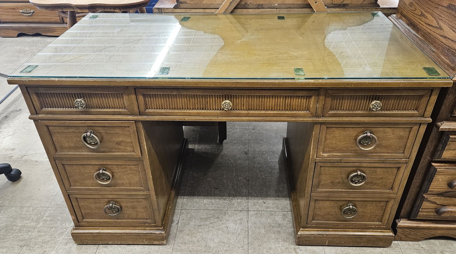 Traditional Kneehole Desk with Glass Top