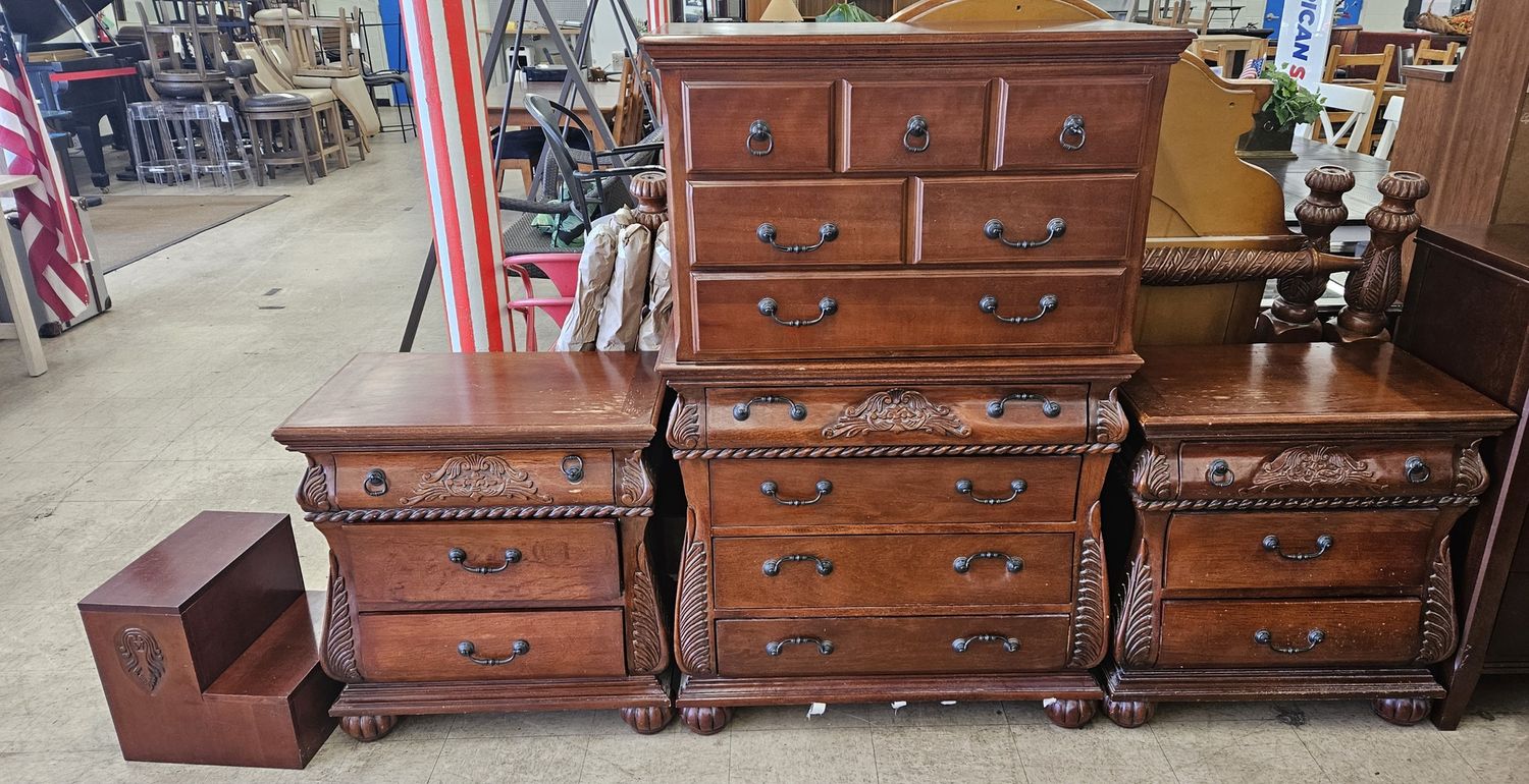 Solid Wood Cherry-Colored Vintage Bedroom Set with Felt-Lined Drawers