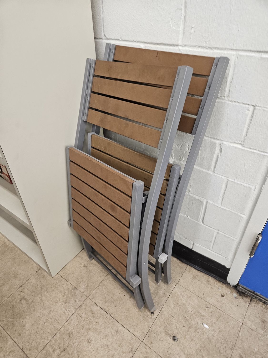 Avery Aluminum Outdoor Folding Chair