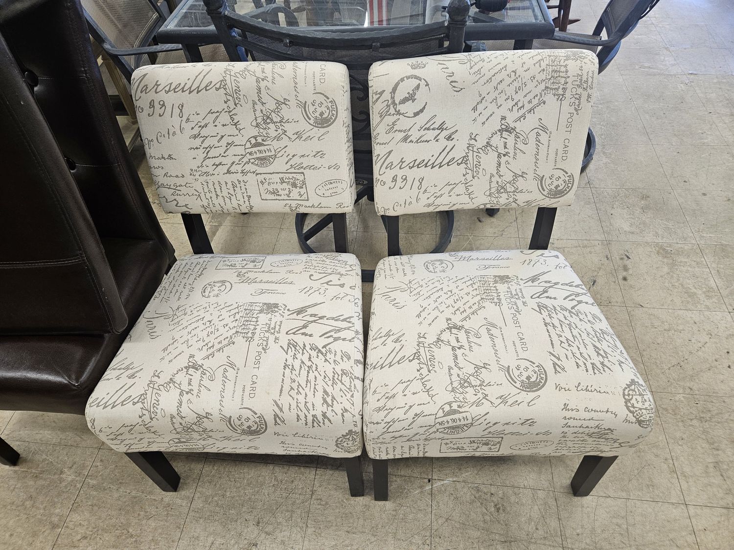 Set of 2 script accent chairs