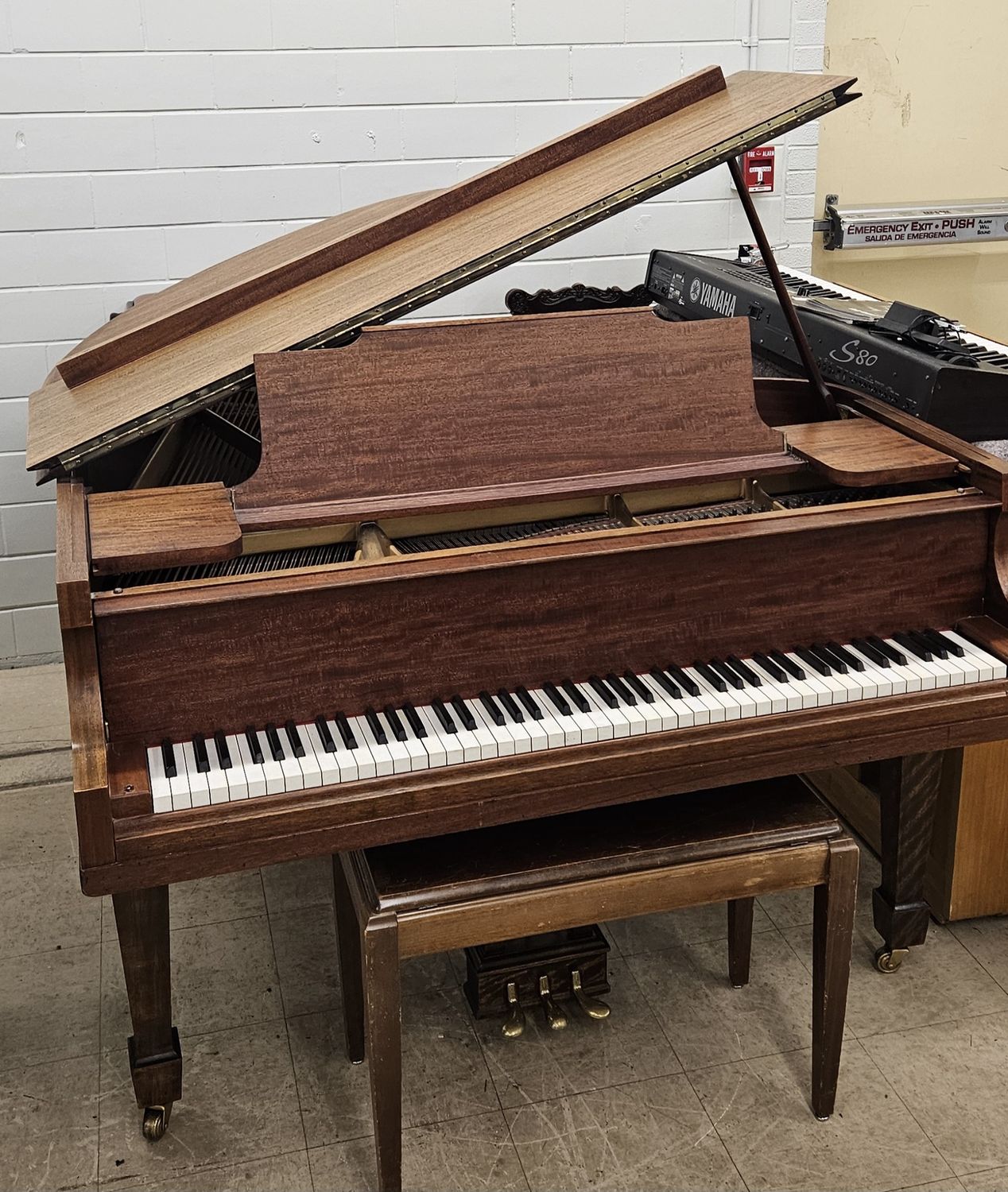 BEAUTIFUL Kurtzmann Mohogany Baby Grand *FREE DELIVERY