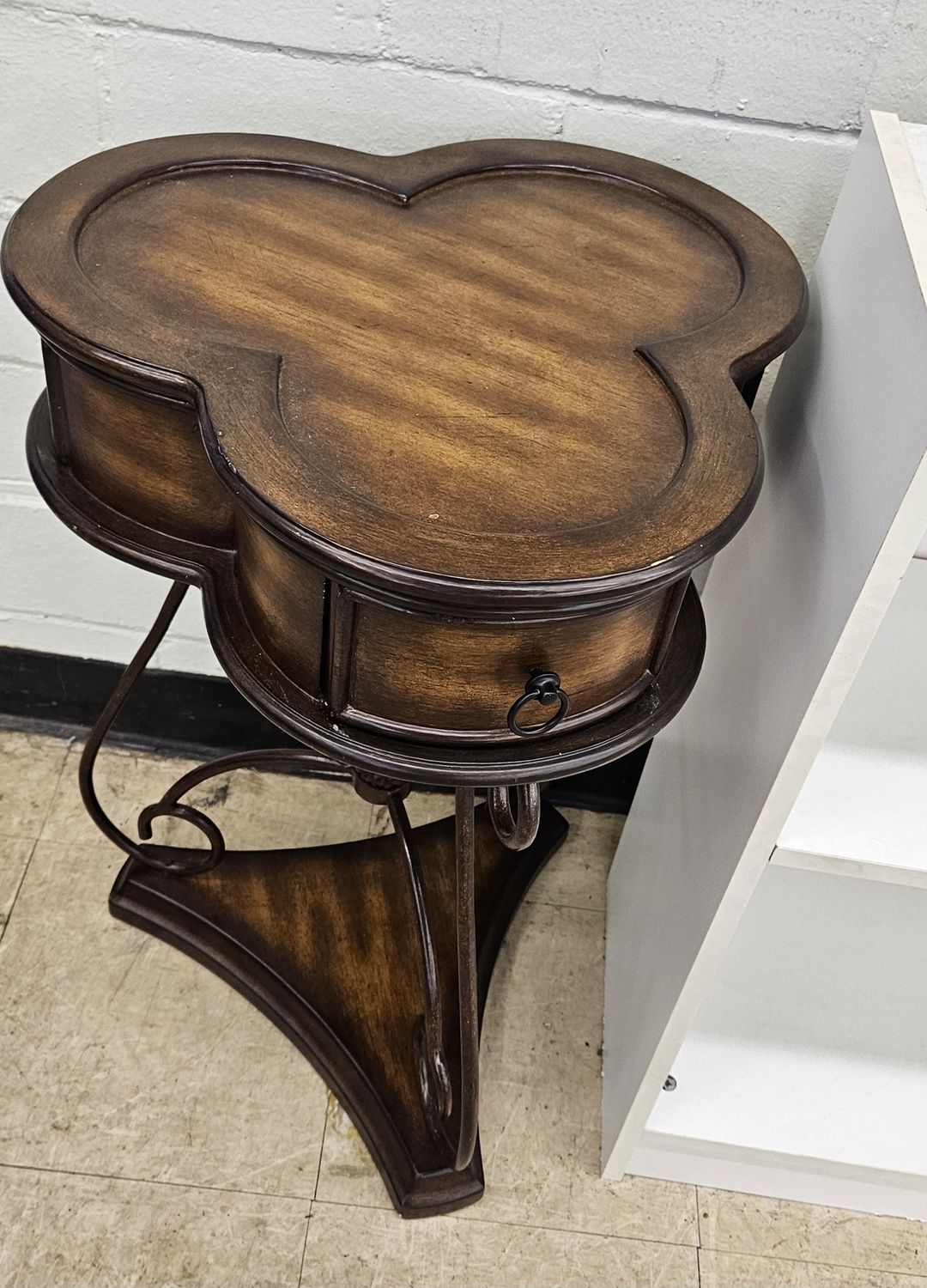 Clover Leaf Accent Table **DELIVERY AVAILABLE