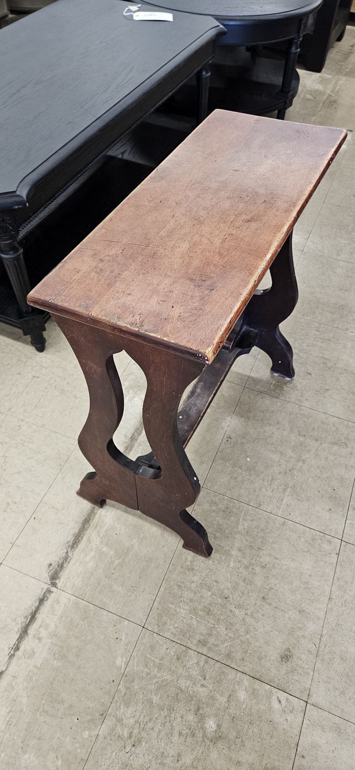 Slender End Table **DELIVERY AVAILABLE