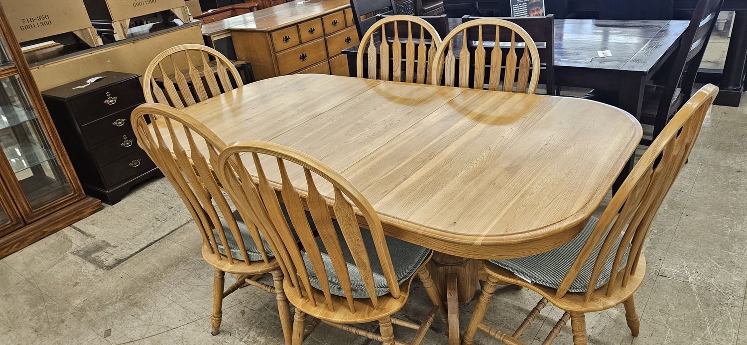 Golden Oak Dining Table &amp; 6 Chairs **DELIVERY AVAILABLE