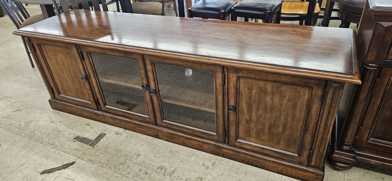 Aytractive Dark &amp; Slender TV Stand Credenza **DELIVERY AVAILABLE