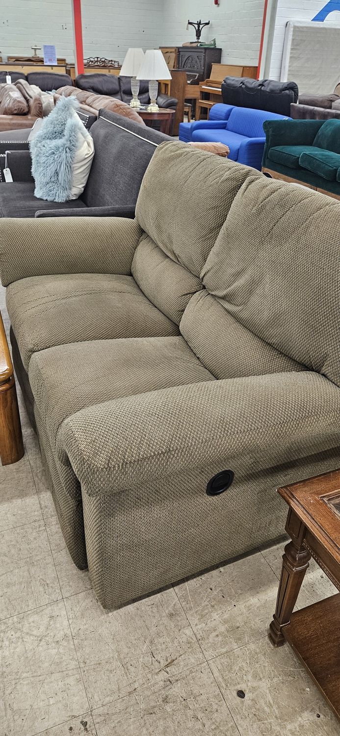 Comfy Reclining Loveseat  **DELIVERY AVAILABLE