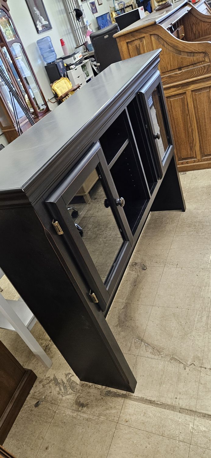 Black Hutch