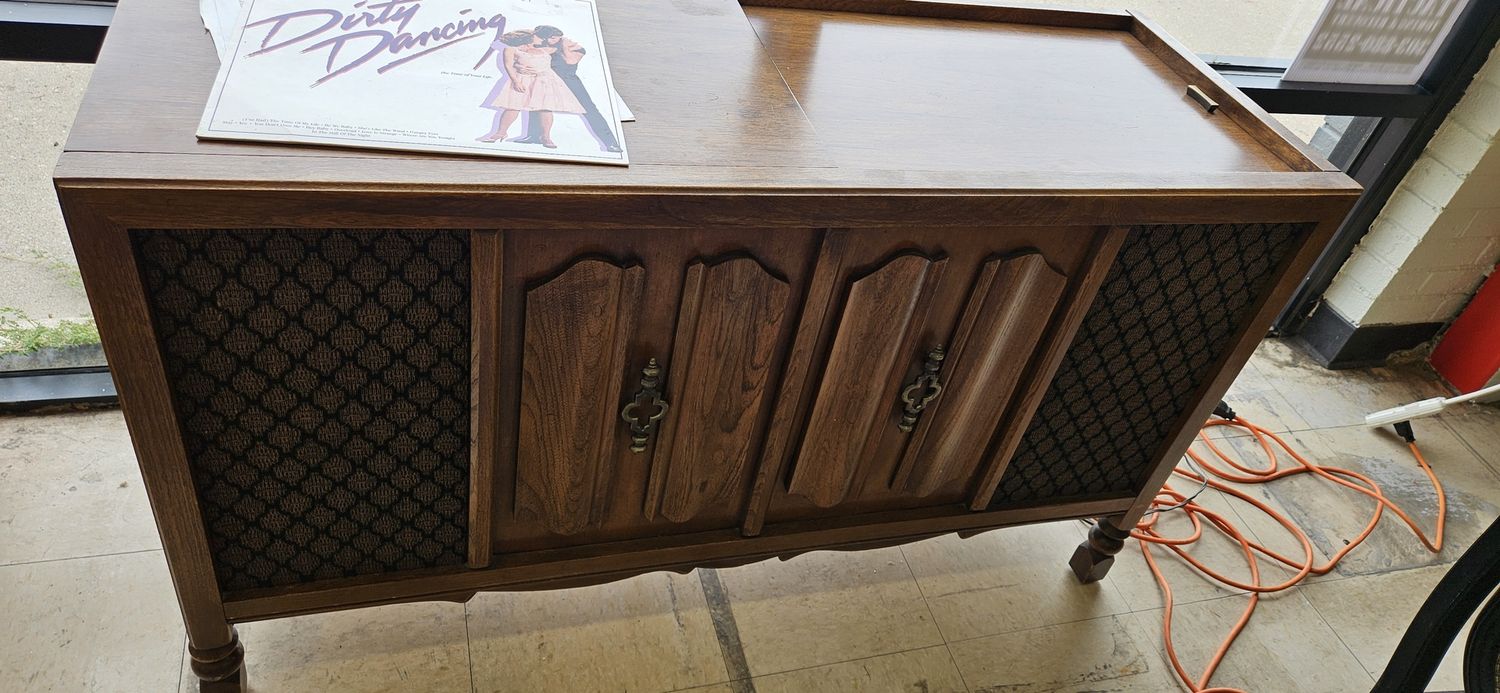 Record Player Console **DELIVERY AVAILABLE