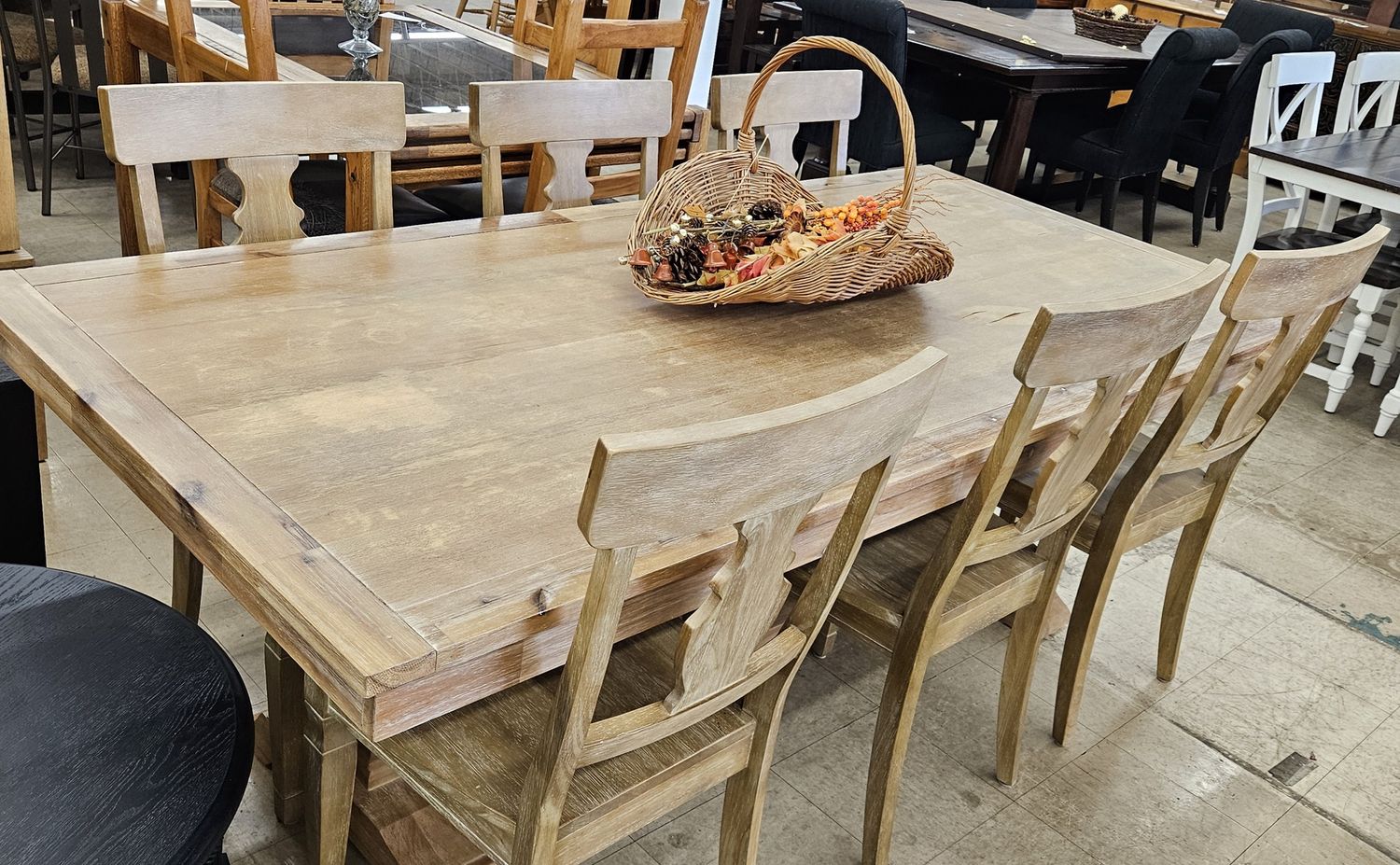 Farmhouse Reclaimed Styl  ining Table &amp; 6 Chairs ** DELIVERY AVAILABLE