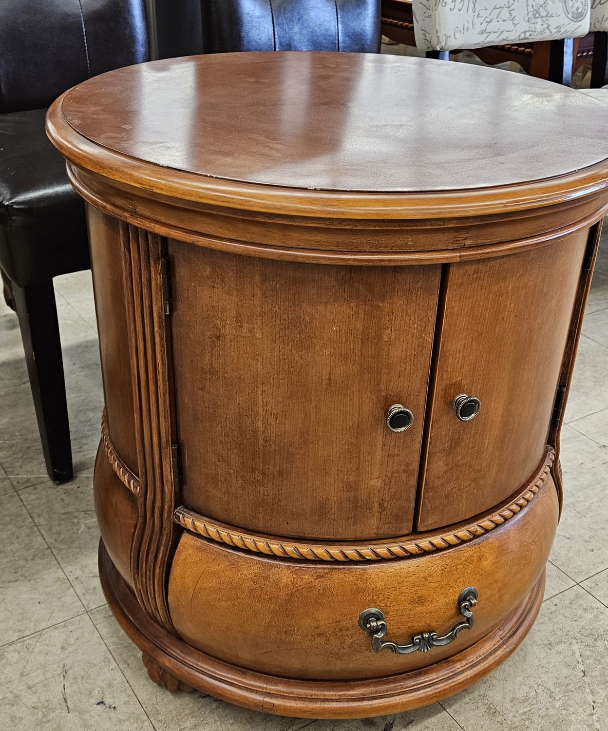 Thomasville Drum Table **DELIVERY AVAILABLE