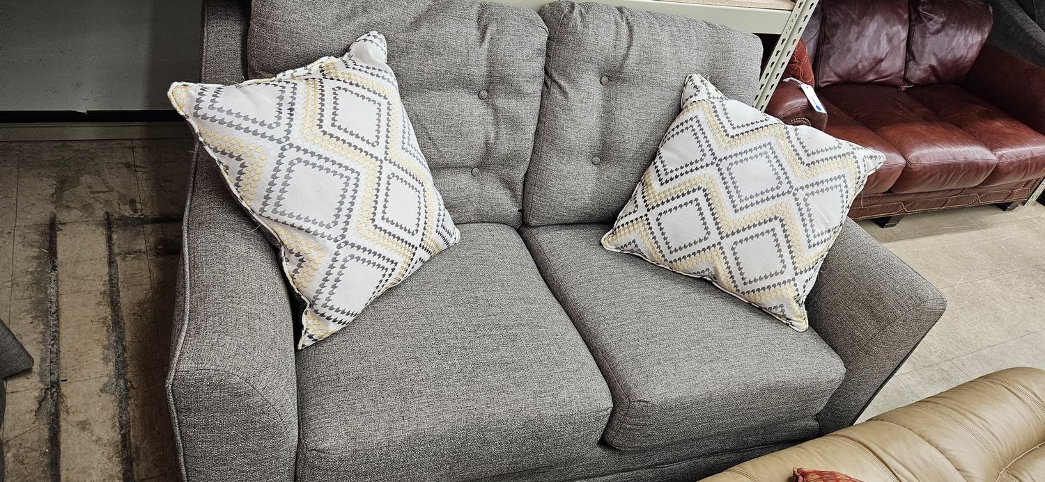 Gray Tweed Loveseat  **DELIVERY ABAILABLE