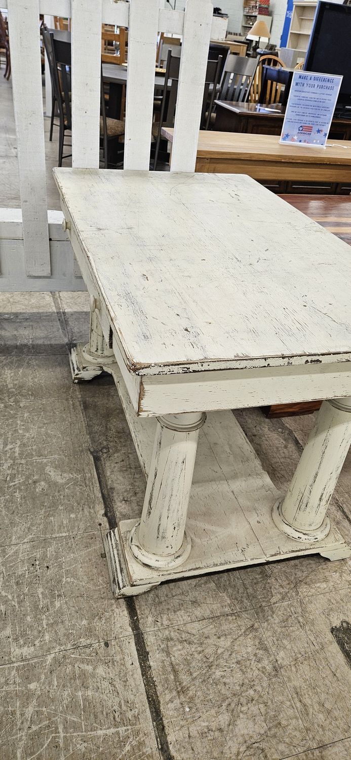 Cool Distressed Farmhouse Style Table **DELIVERY AVAILABLE