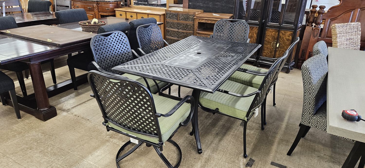 Outdoor Patio Set Table with 6 Chairs **DELIVERY AVAILABLE