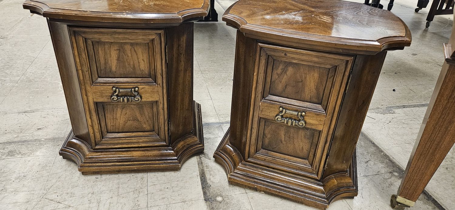 Vintage End Tables Set of 2  **DELIVERY AVAILABLE
