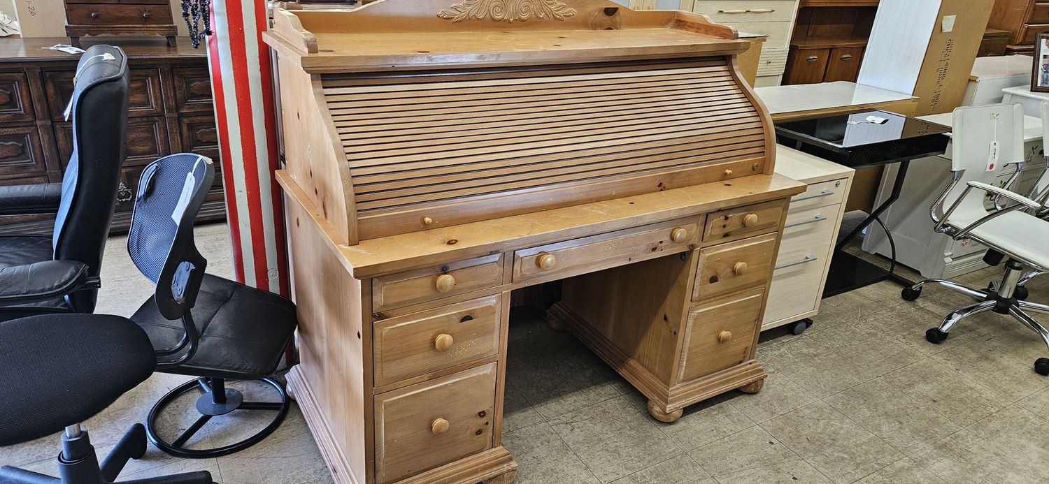 Distressed Knotty Pine Roll Top Desk ** DELIVERY AVAILABLE