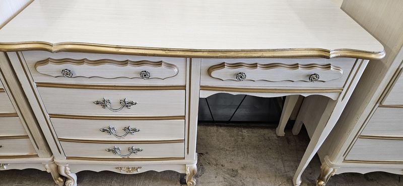 French Provincial Kid&#39;s Desk / Vanity ** DELIVERY AVAILABLE