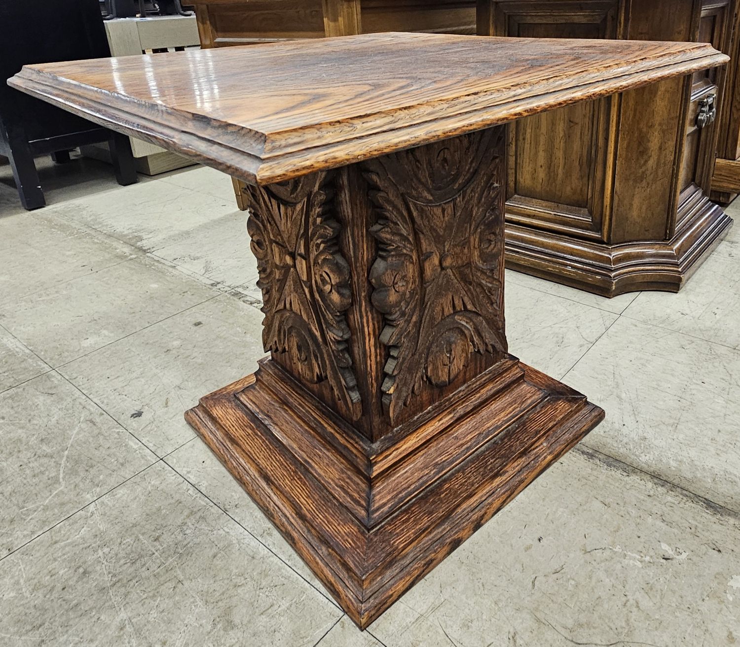 Stunning Dark and Light Oak End Table
