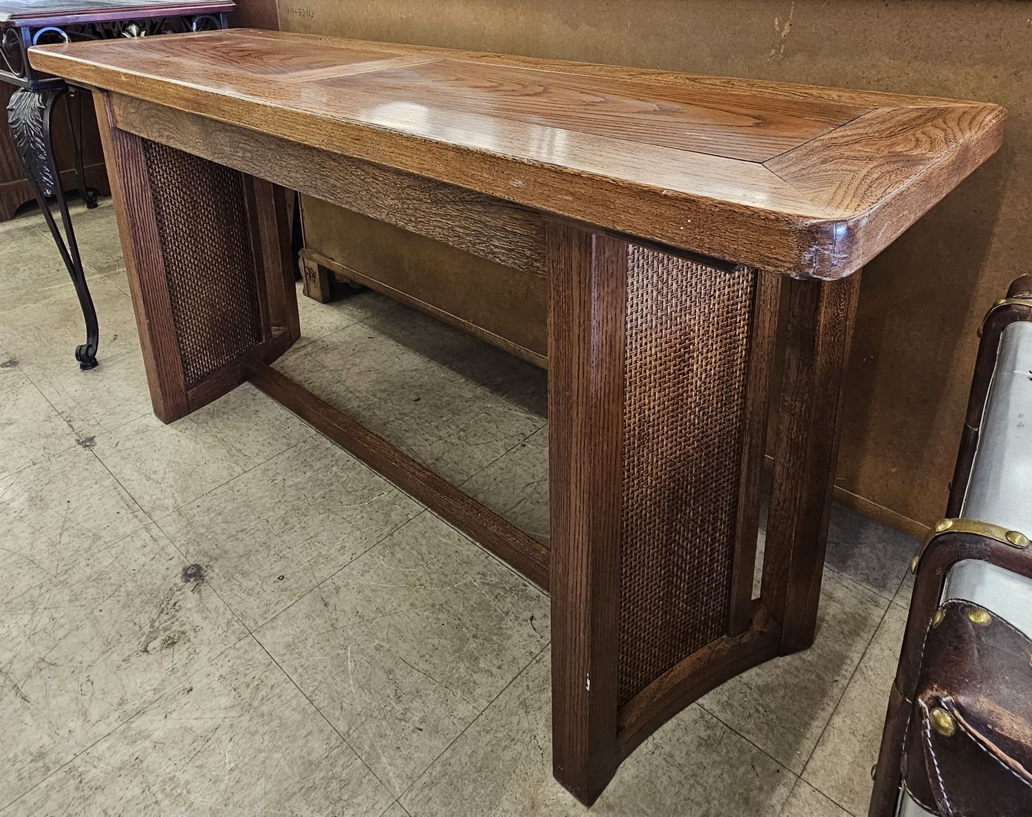 Beautiful Oak Hall Table Description