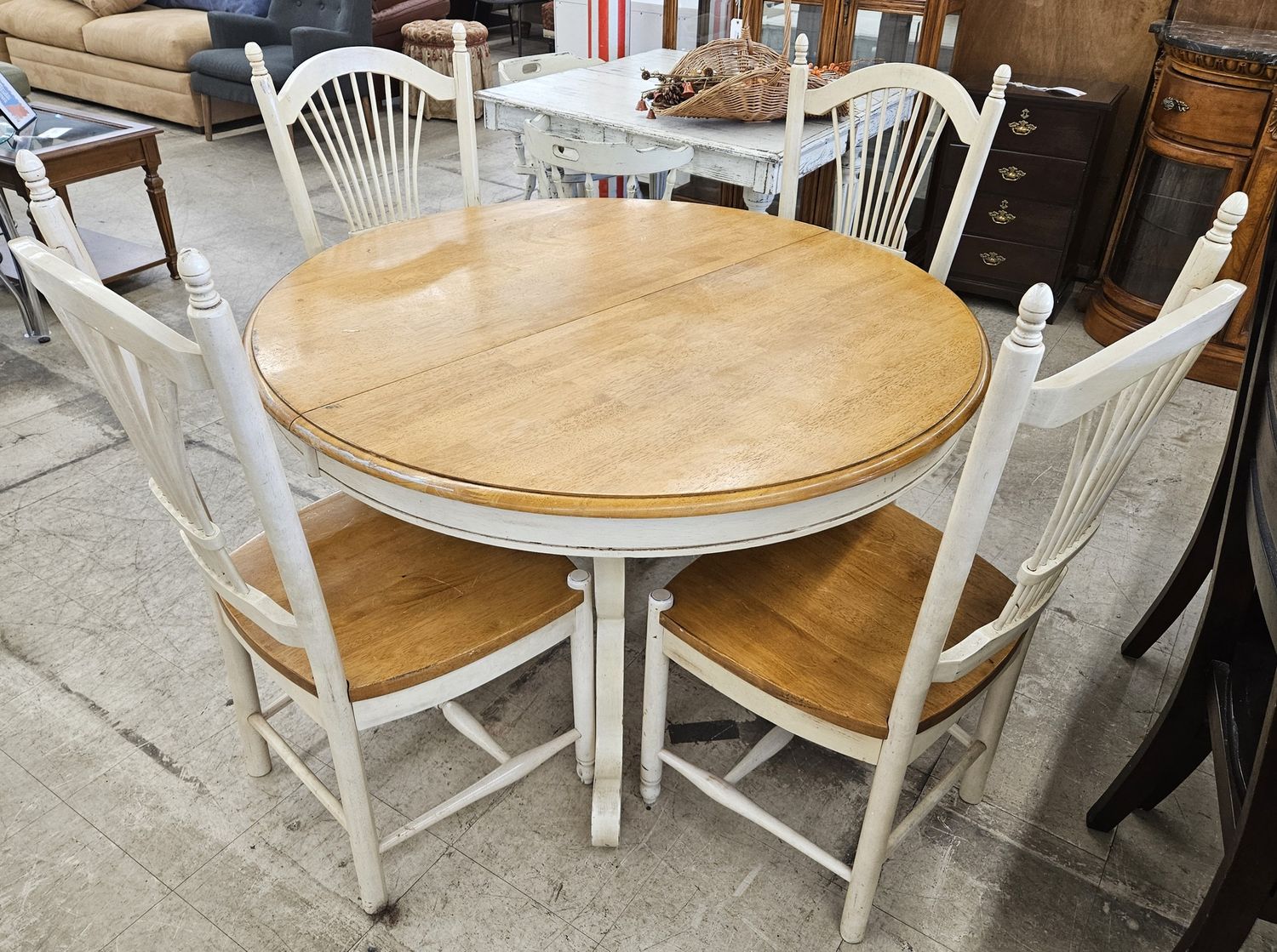 French Countryside Oak/Cream Round Pedestal Dining Table with 4 Chairs