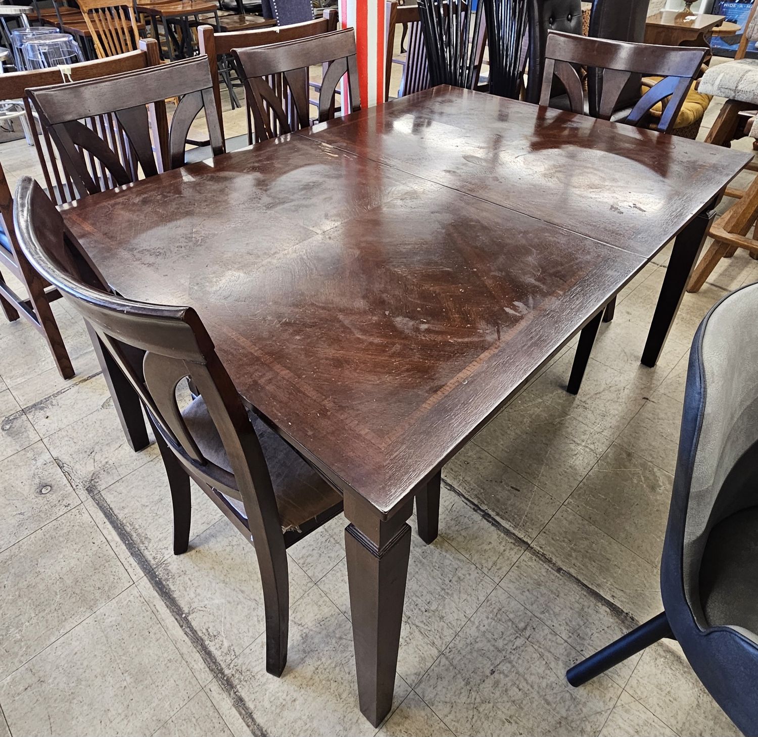 Expandable dining table &amp; 4 chairs