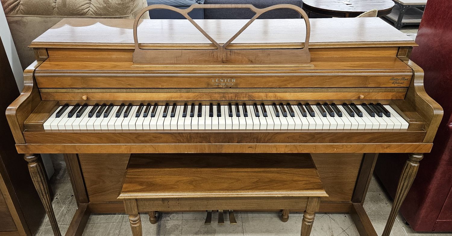 Lester Betsy Ross Piano ***FREE DELIVERY