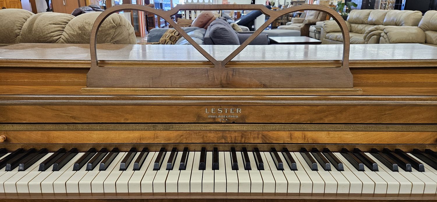 Lester Betsy Ross Piano ***FREE DELIVERY