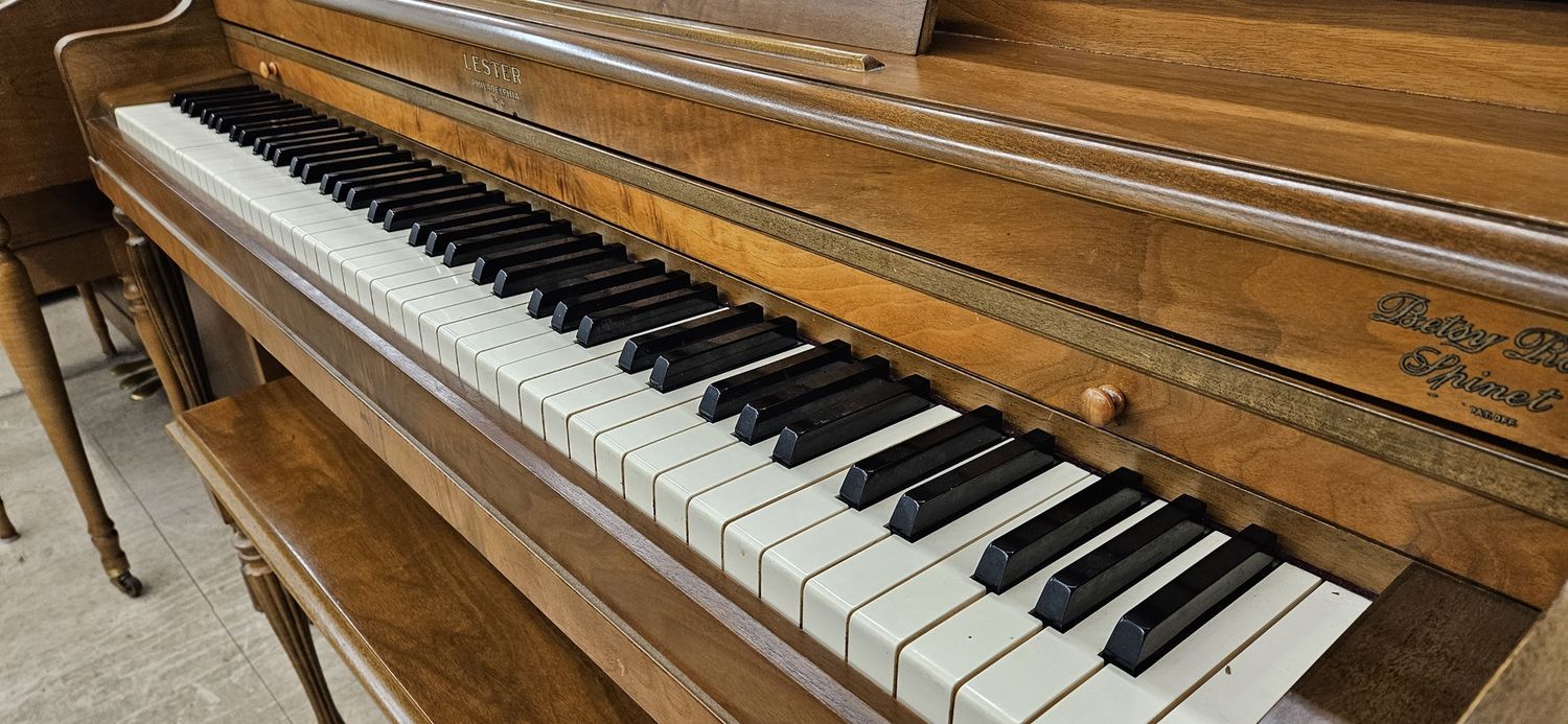 Lester Betsy Ross Piano ***FREE DELIVERY