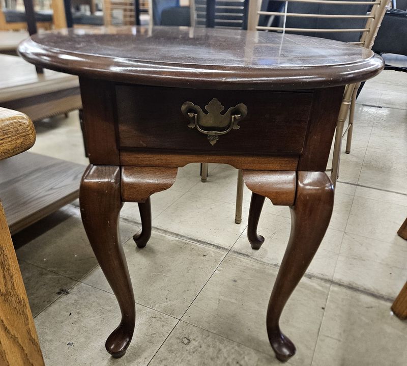 Broyhill Queen Anne End Table