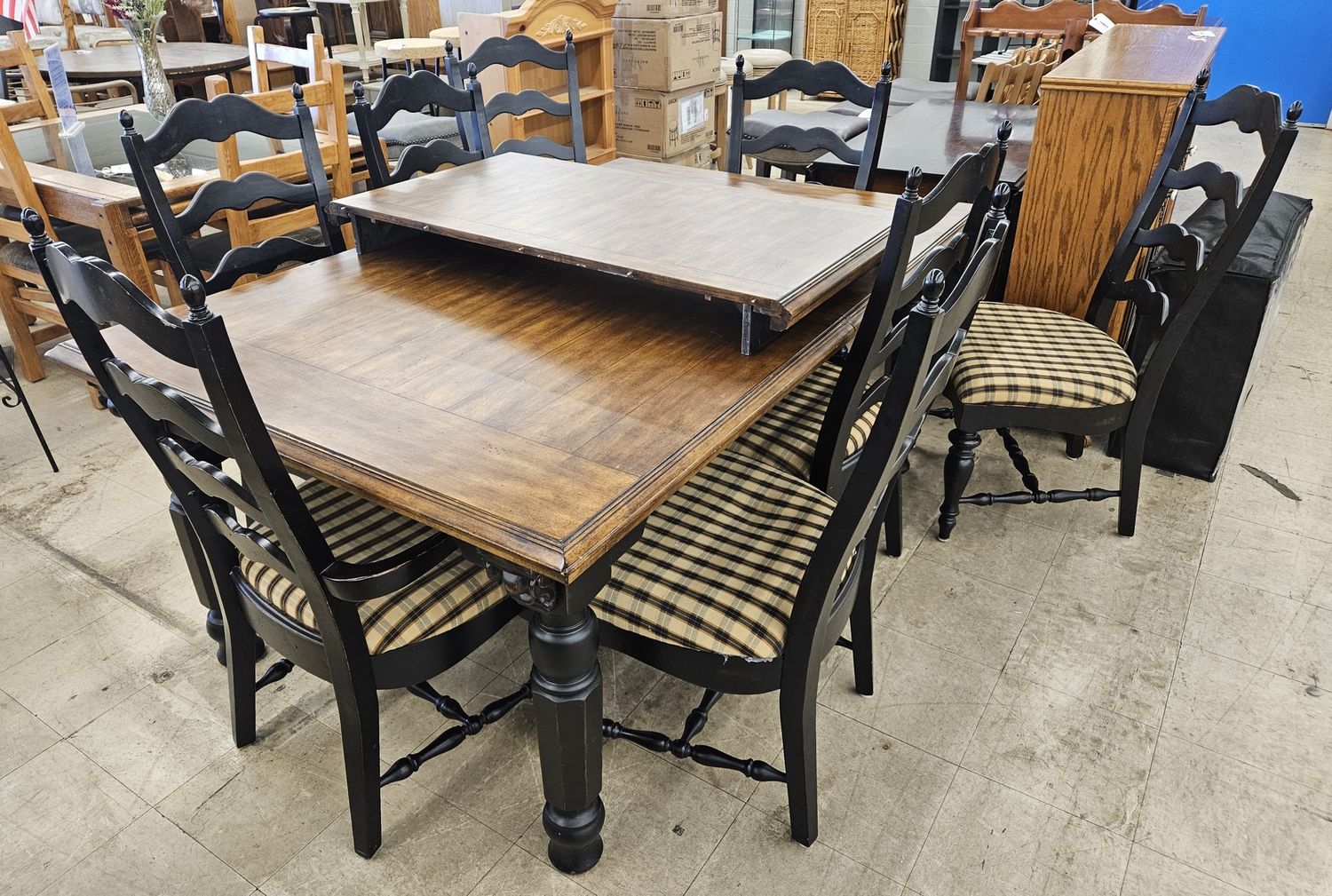Stunning farmhouse-style rectangular dining set