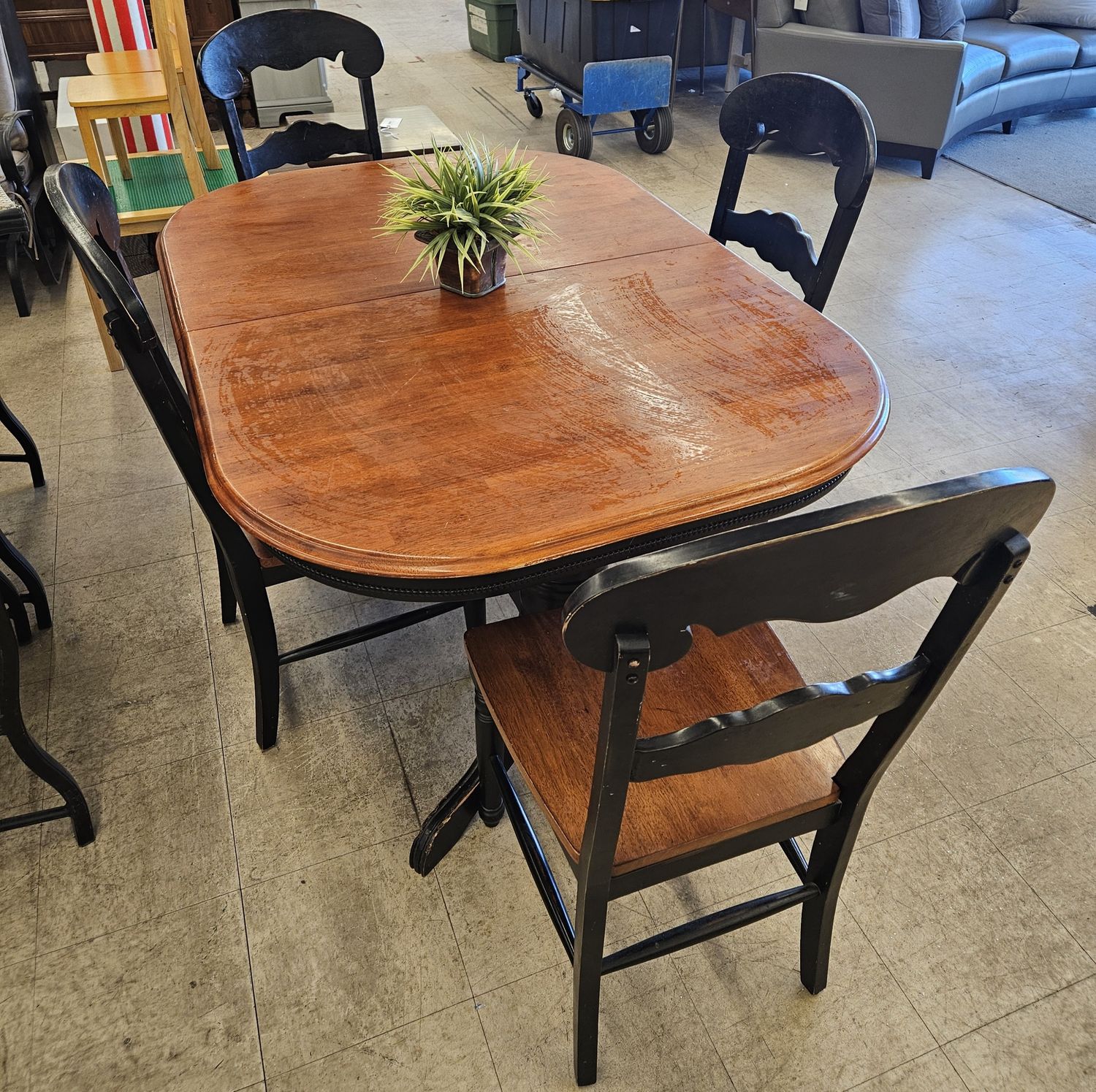 Elegant farmhouse-style dining set