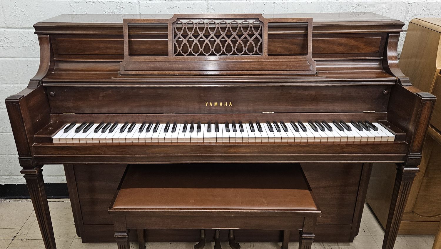 Yamaha M215 Console Piano **FREE DELIVERY