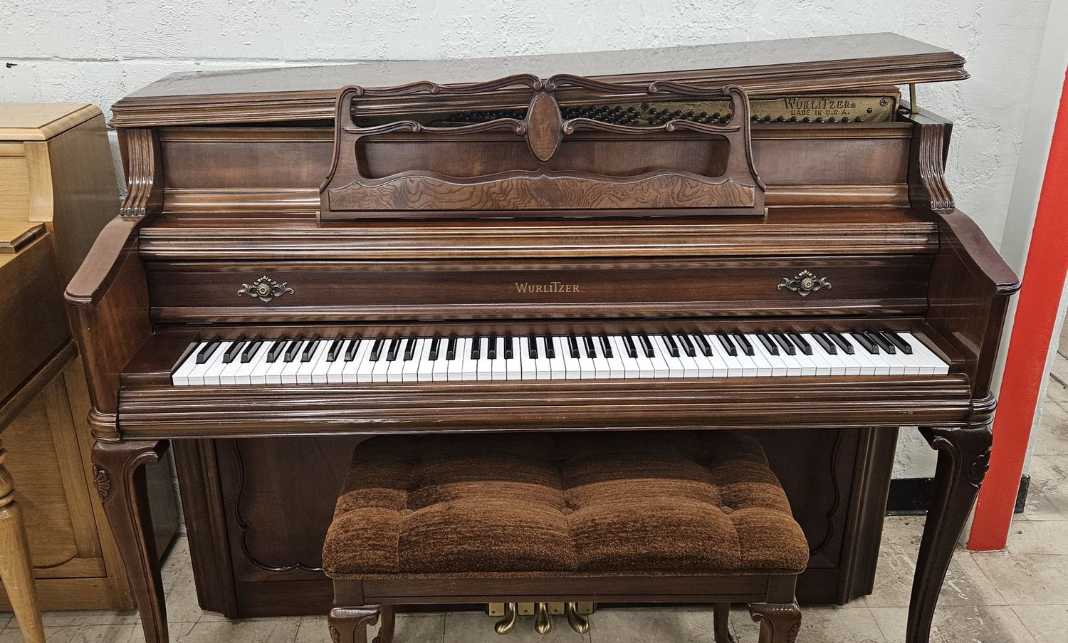 Gorgeous Walnut Wurlitzer Console Piano *FREE DELIVERY