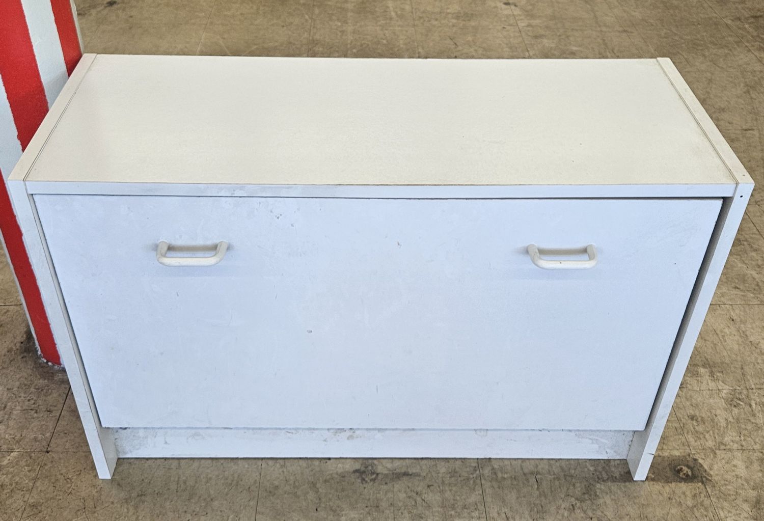 White shoe cabinet