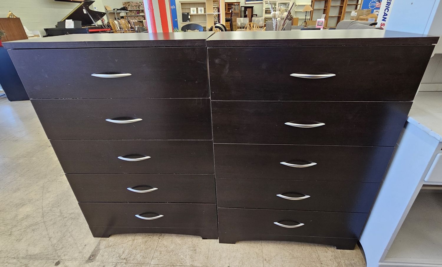 Dark brown 5-drawer chest