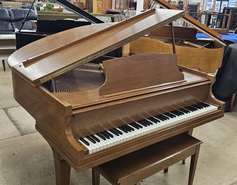 Baldwin / Howard Petite Baby Grand Piano *FREE DELIVERY