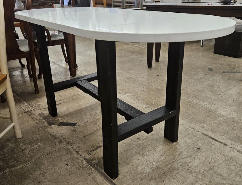 Modern oval dining table