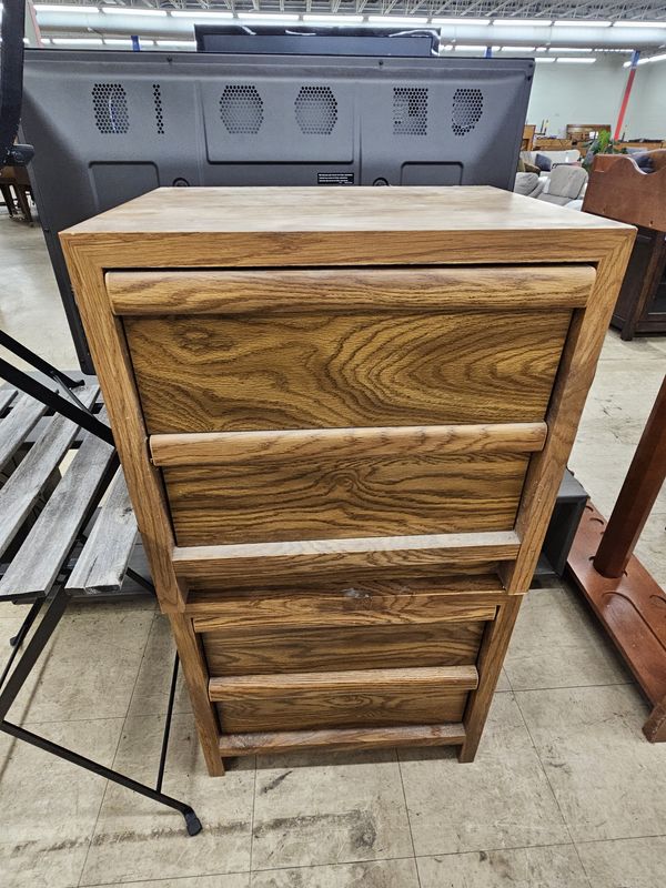 Classic wooden 2 drawer nightstand