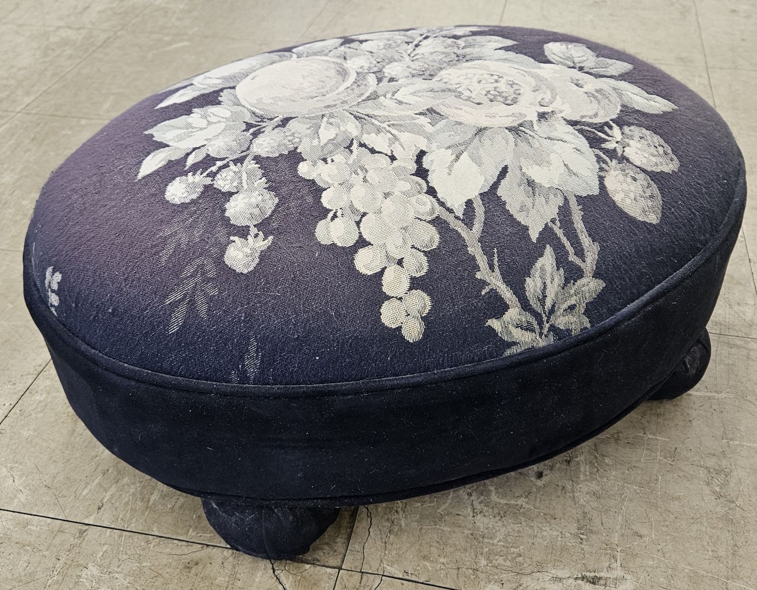 Oval footstool