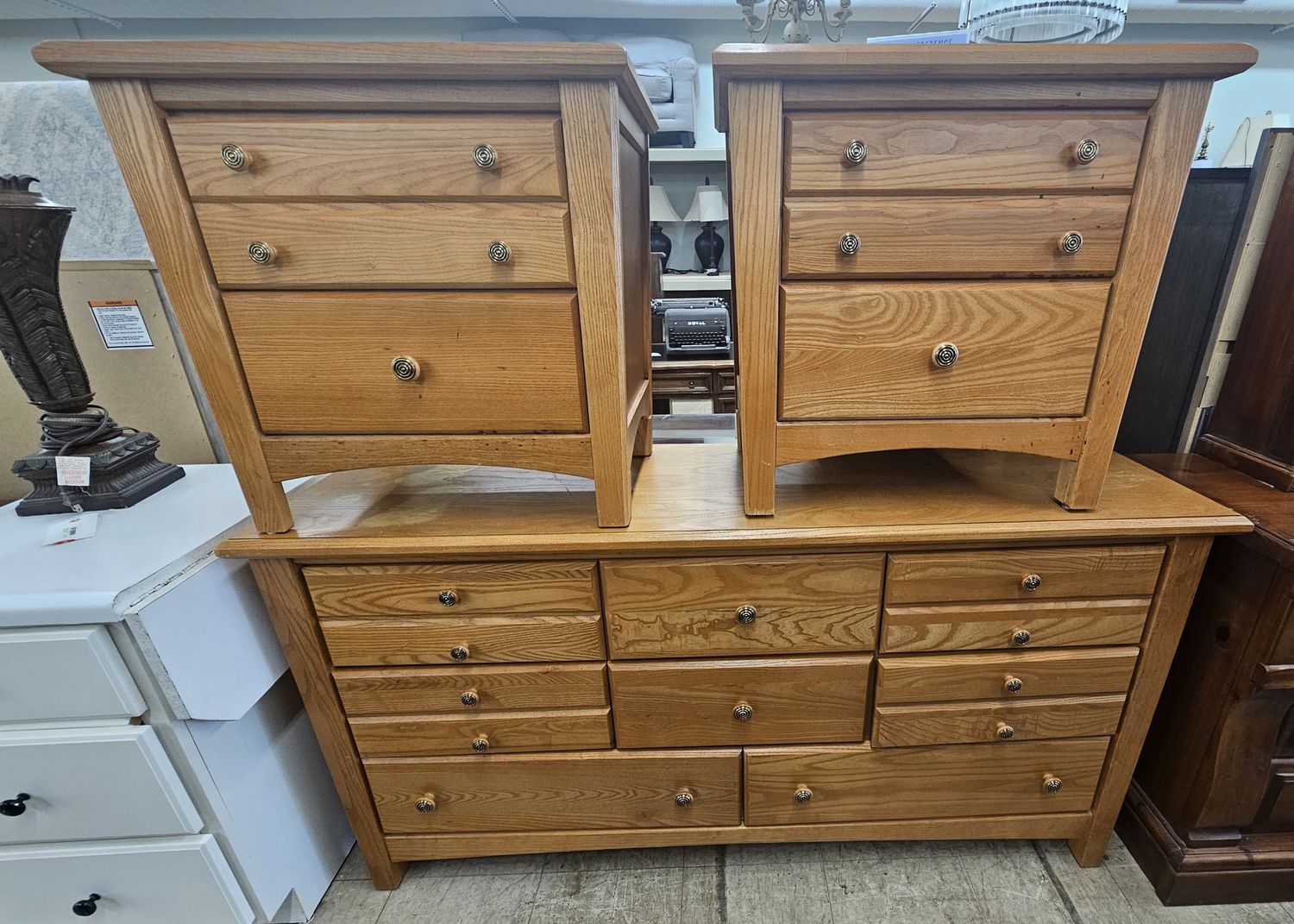 Bassett bedroom set - dresser &amp; 2 nightstands