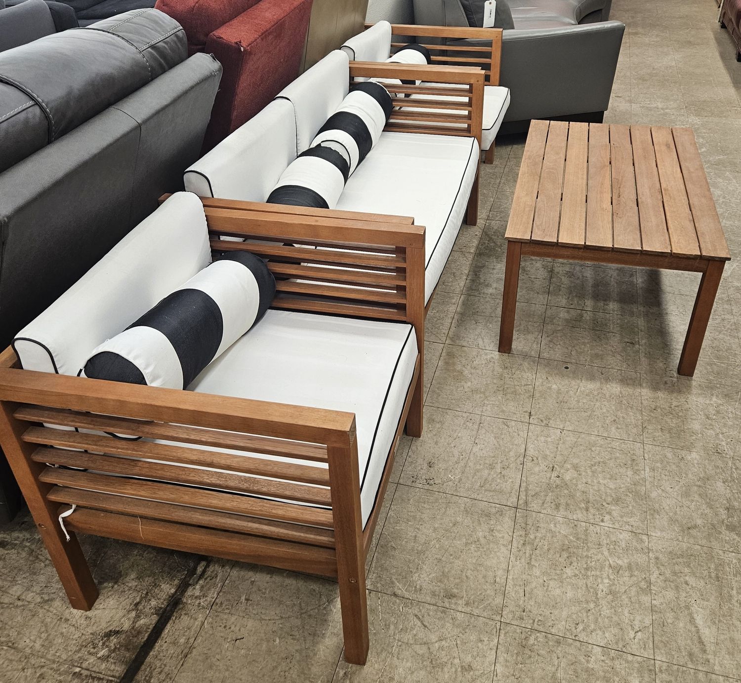 Safavieh Alda outdoor set