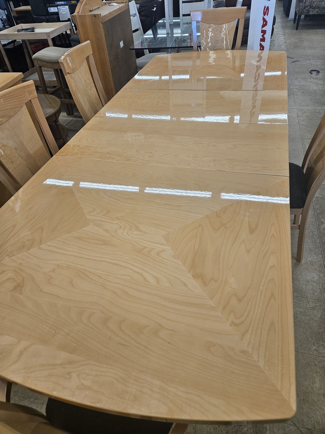 Light wood dining set - 2 leaf&#39;s, 5 chairs