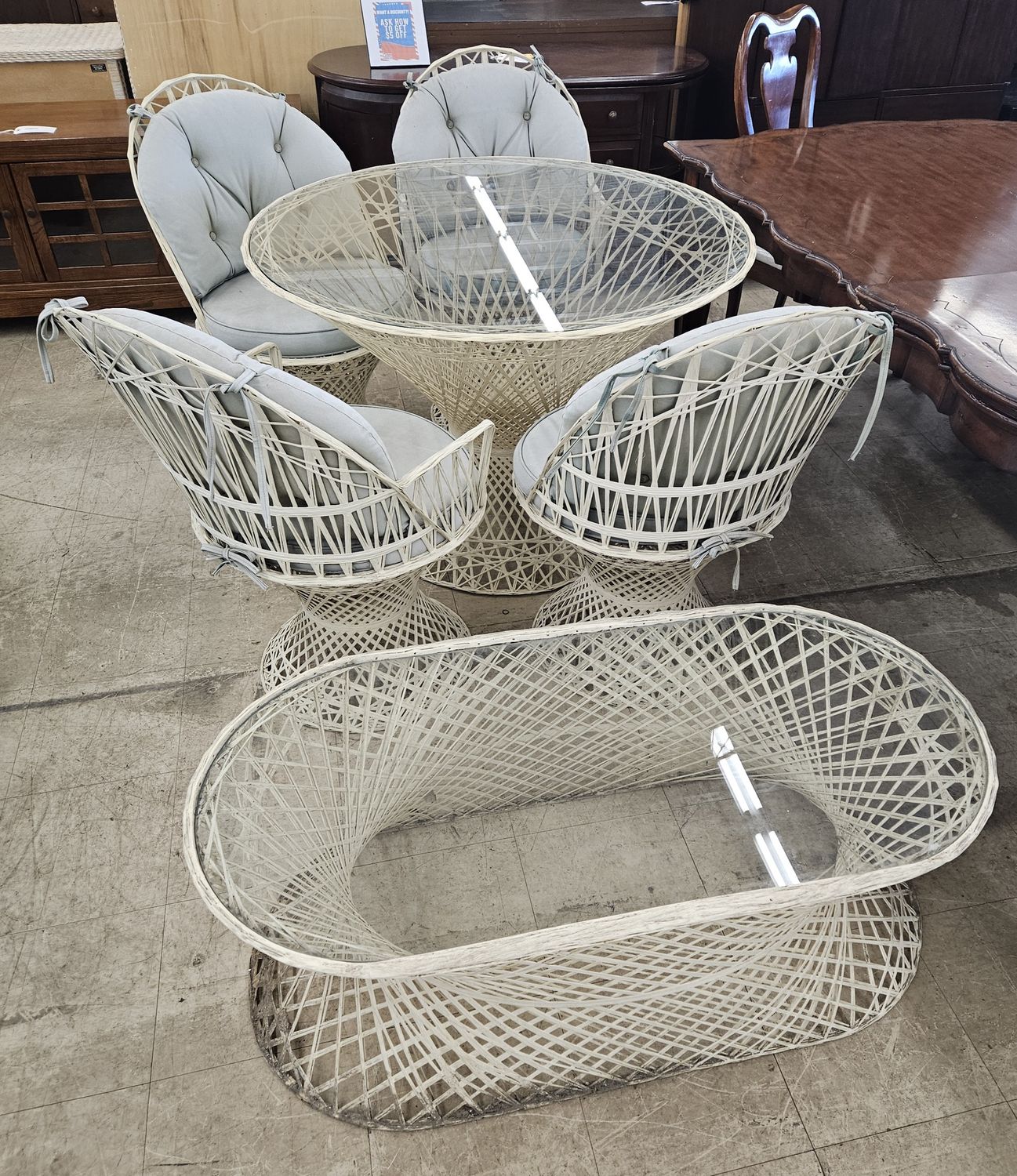 Retro-chic wicker dining set