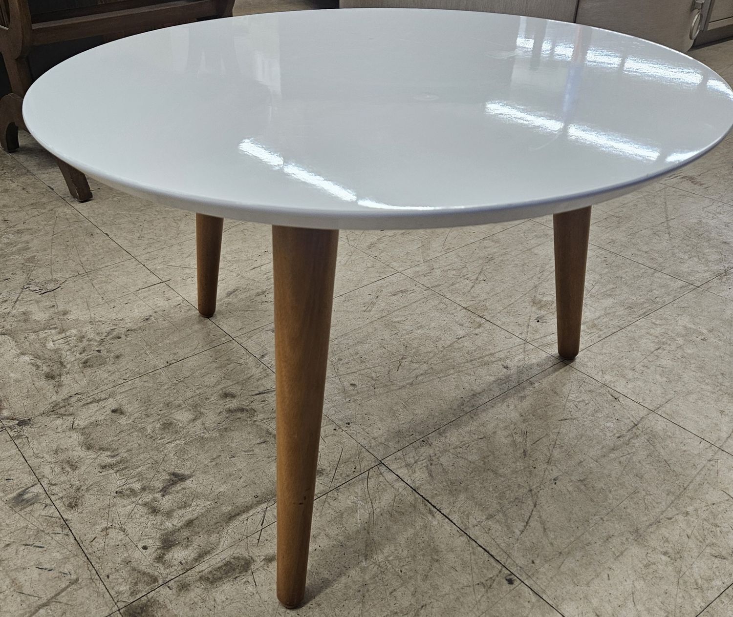 Modern round coffee table