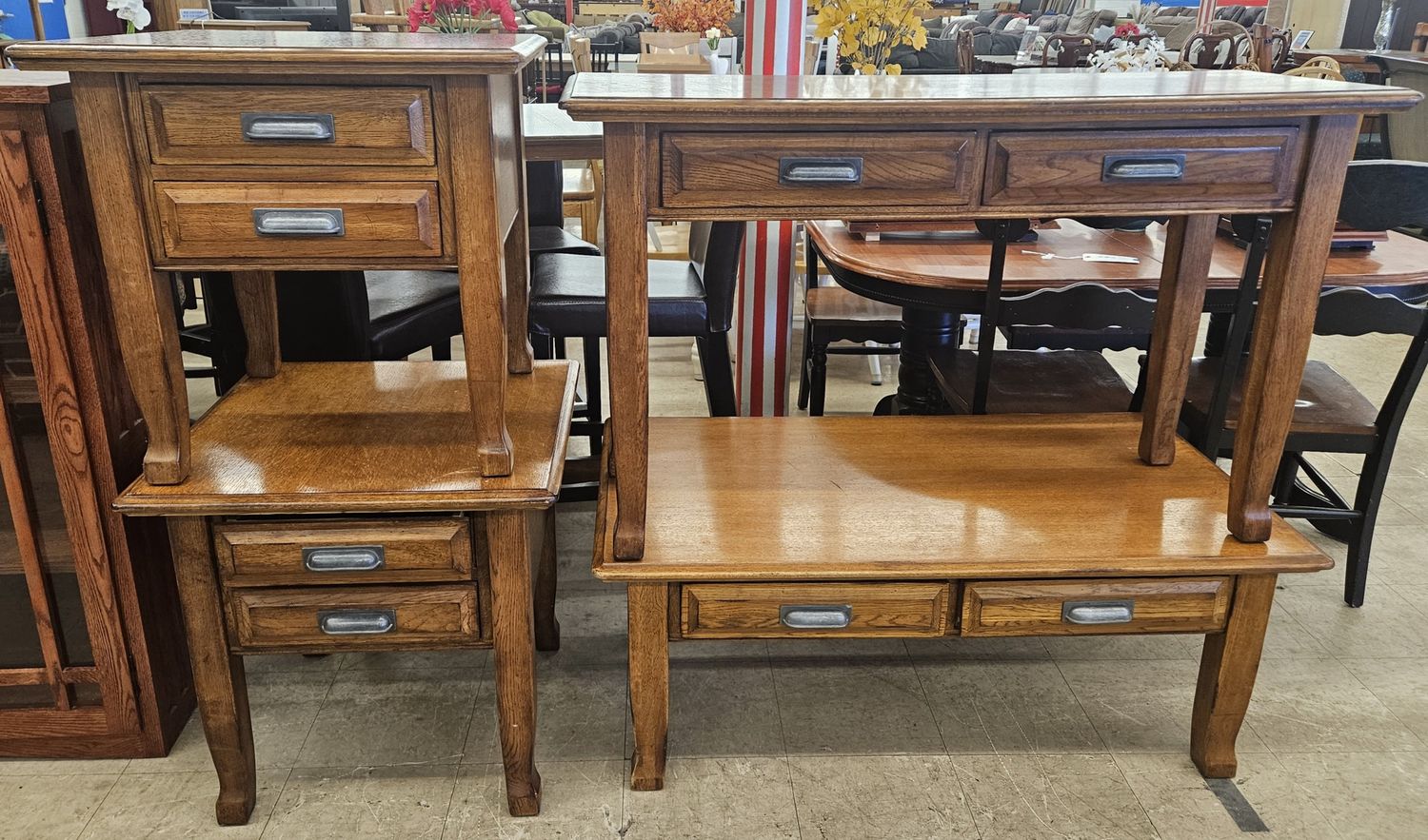 Beautiful living room set - 2x end table, hall table &amp; coffee table