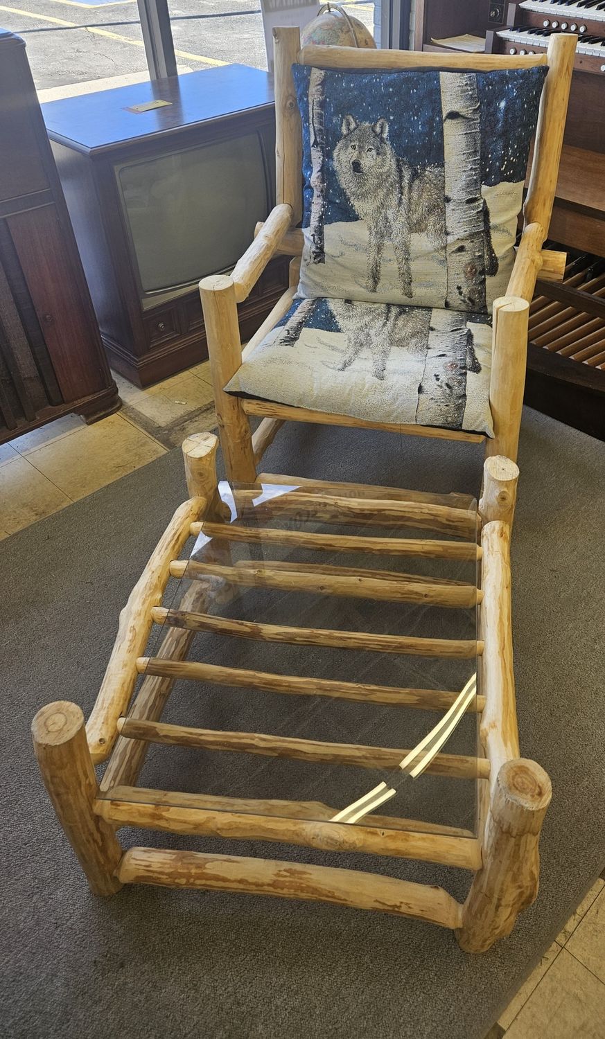 Timber Wolf Lounger &amp; small table